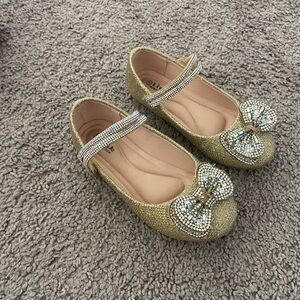 Elegant Gold Girls Shoes with Bow